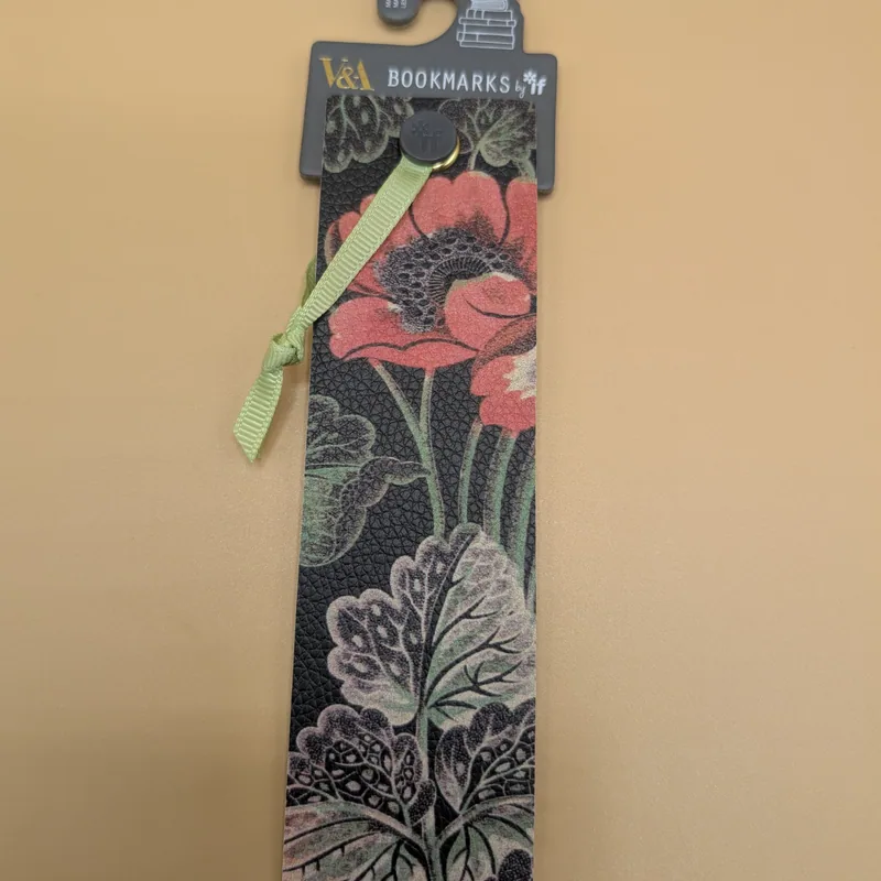 V&A Luxury Bookmark - Poppy — V&A